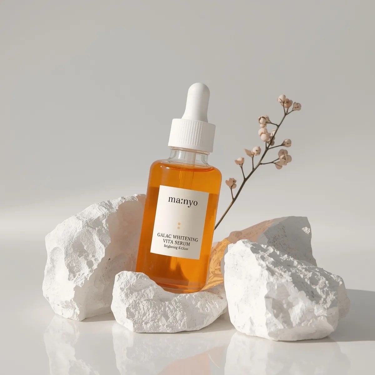 Foto de produto de skincare com sérum âmbar Nano Banana